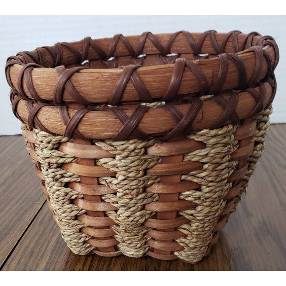 Woven Wicker and Rope Weaved Small 5 Inch Wooden Basket - Picture 3 of 9